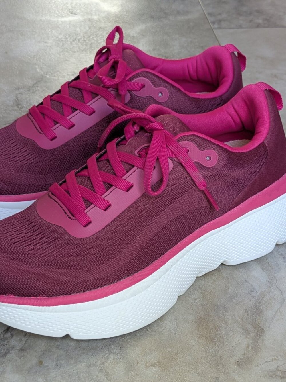 NEW Revitalign Gaia Orthotic Walking Sneakers (women's 8.5)
